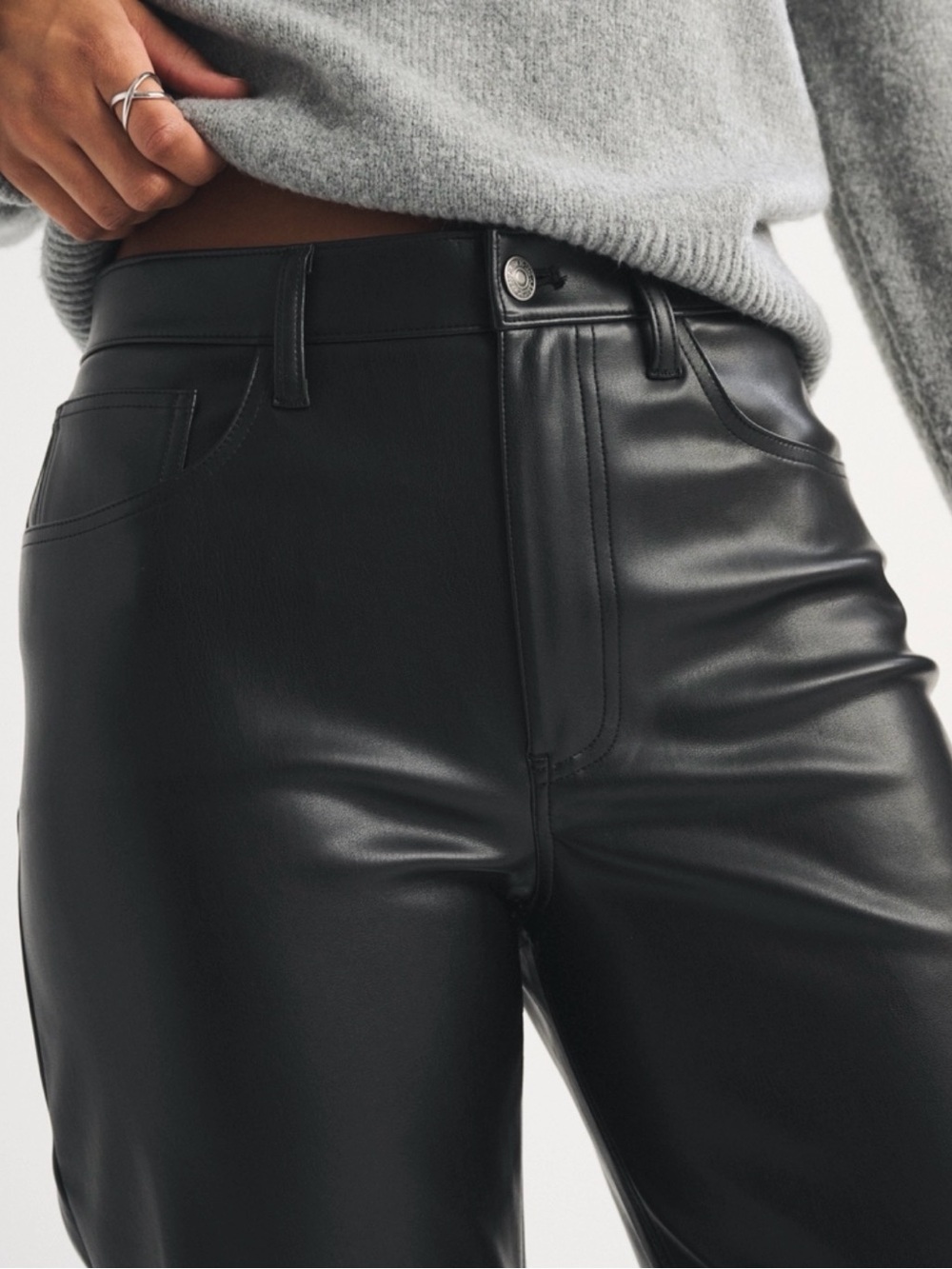 Abercrombie Curve Love High Rise 90s Straight Vegan Leather Pant in Black - Picture 4 of 7